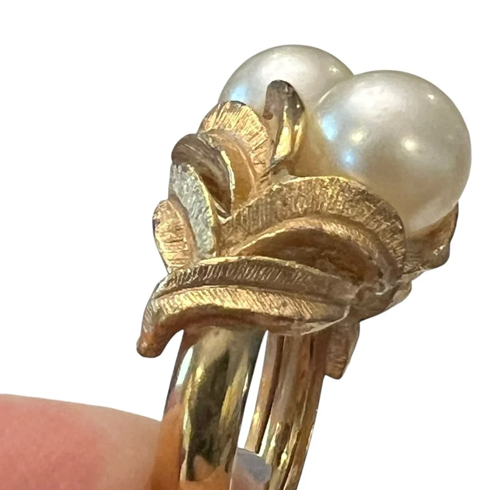 AVON Matte Textured Gold Tone‎ 2 Faux Pearl Ring Vintage Size 4.25-5.25 Classic